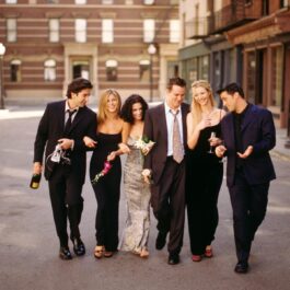 Cele șase personaje principale ale serialului „Friends”