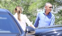 Jennifer Lopez, alături de prieteni, la vizionarea unei case