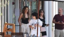 Jennifer Lopez, alături de prieteni, la vizionarea unei case