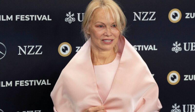 Pamela Anderson spune că se simte ca și cum „a avut depresie câteva decenii”. Cum a ajuns celebra actriță în această situație