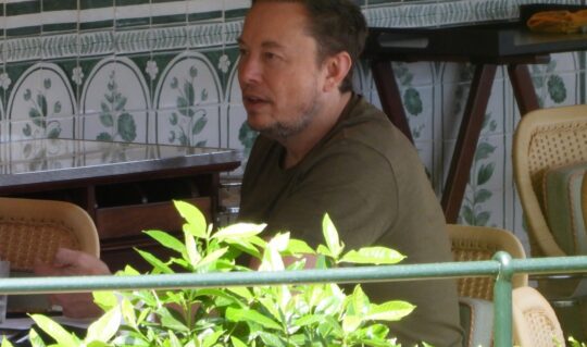 Elon Musk, la un restaurant Elon Musk, la un restaurant
