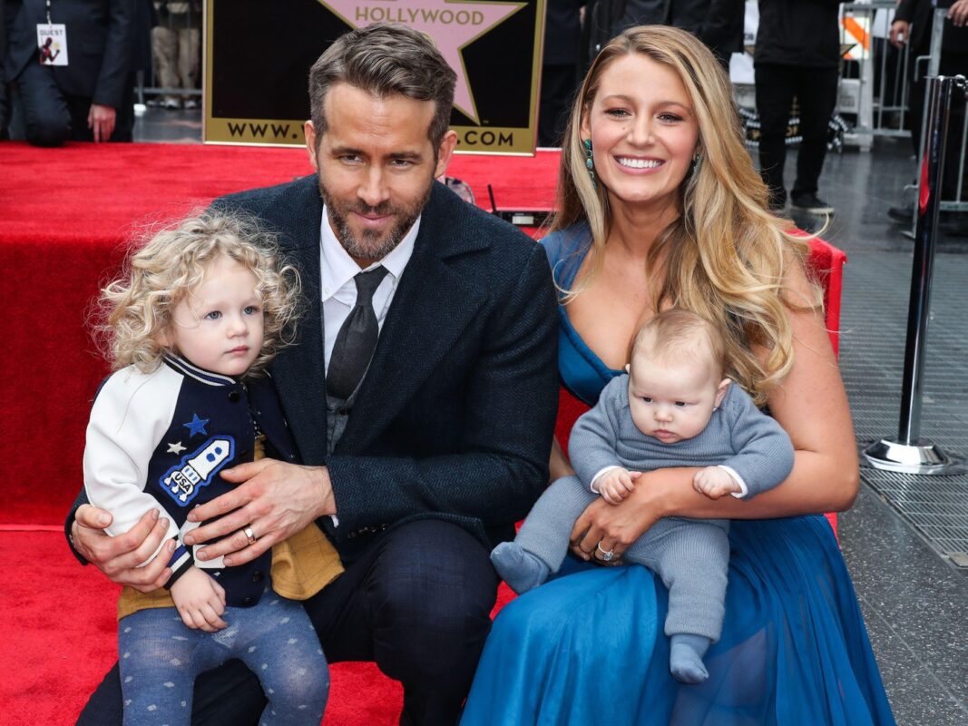Ryan Reynolds alături de familia sa